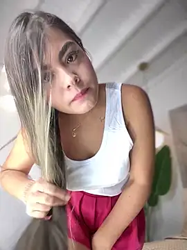 Snapshot of MayaMoanXXX chatting on October 9, 2025, 2:26 pm MayaMoanXXX online show from October 9, 2025, 2:26 pm