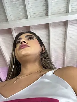 Snapshot of MayaMoanXXX chatting on November 6, 2025, 1:23 pm MayaMoanXXX online show from November 6, 2025, 1:23 pm