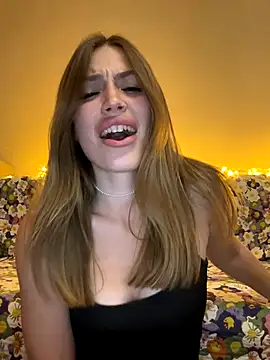 Snapshot of Elizabeth_Tay chatting on September 28, 2025, 8:03 pm Elizabeth Tay online show from September 28, 2025, 8:03 pm