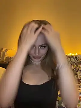 Snapshot of Elizabeth_Tay chatting on October 1, 2025, 5:52 pm Elizabeth Tay online show from October 1, 2025, 5:52 pm