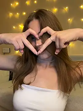 Snapshot of Elizabeth_Tay chatting on October 5, 2025, 6:17 pm Elizabeth Tay online show from October 5, 2025, 6:17 pm