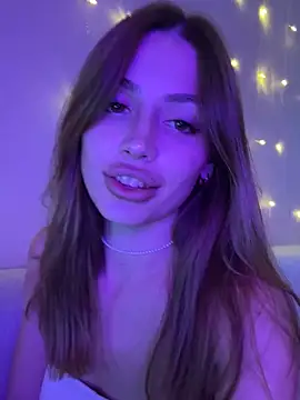 Snapshot of Elizabeth_Tay chatting on October 16, 2025, 6:09 pm Elizabeth Tay online show from October 16, 2025, 6:09 pm