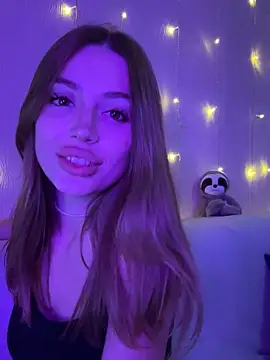 Snapshot of Elizabeth_Tay chatting on October 18, 2025, 5:35 pm Elizabeth Tay online show from October 18, 2025, 5:35 pm