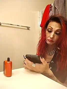 Snapshot of felony000 chatting on November 8, 2025, 12:44 am felony000 online show from November 8, 2025, 12:44 am