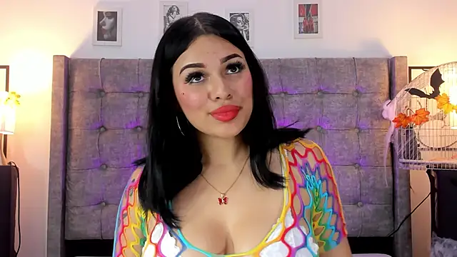 Linda Fosterr online show from November 3, 2025, 2:35 am