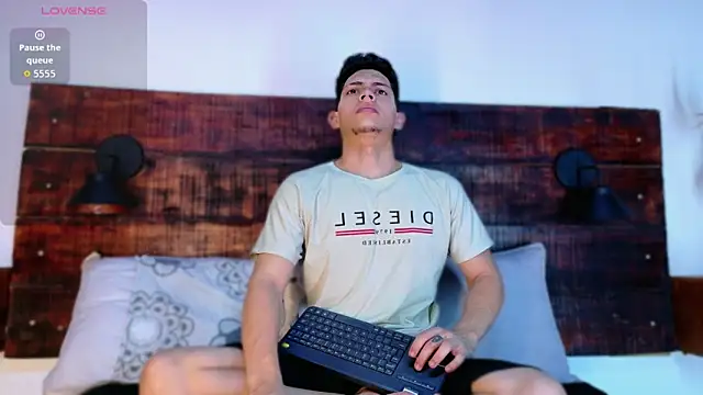 JhosuaVega online show from February 5, 2026, 2:38 am