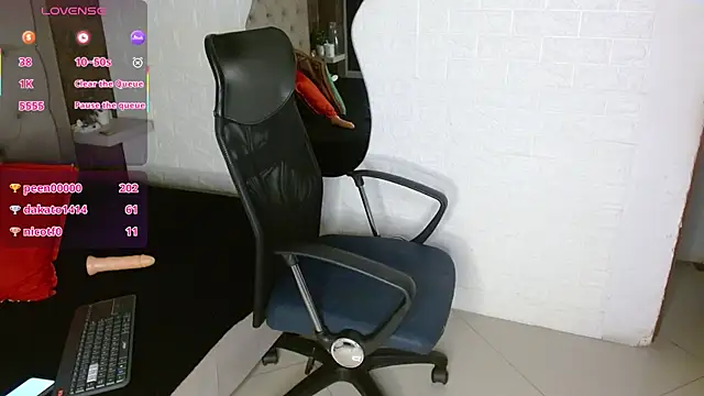 daphne walton online show from November 28, 2025, 11:07 pm