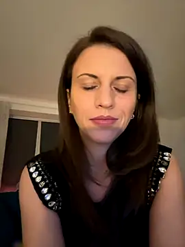 Snapshot of ScarlettNoirr chatting on November 19, 2025, 8:42 pm ScarlettNoirr online show from November 19, 2025, 8:42 pm