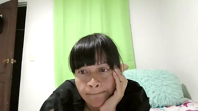 Snapshot of adri89-g chatting on May 10, 2026, 4:28 am adri89-g online show from May 10, 2026, 4:28 am