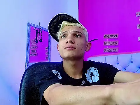 EL VENEZOLANO 22CM online show from October 12, 2025, 3:49 am