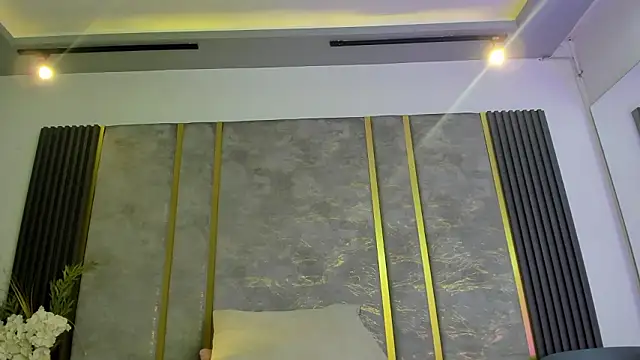 AishaValcazar online show from March 6, 2026, 3:58 am