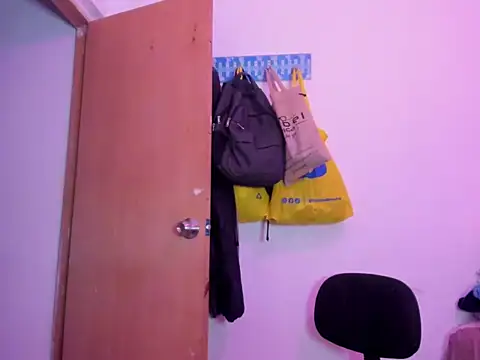 Annie rosse1017 online show from February 11, 2026, 6:07 am