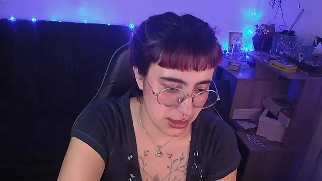 Miacatsito3 online show from March 27, 2026, 5:02 am