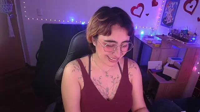 Miacatsito3 online show from April 22, 2026, 5:32 am