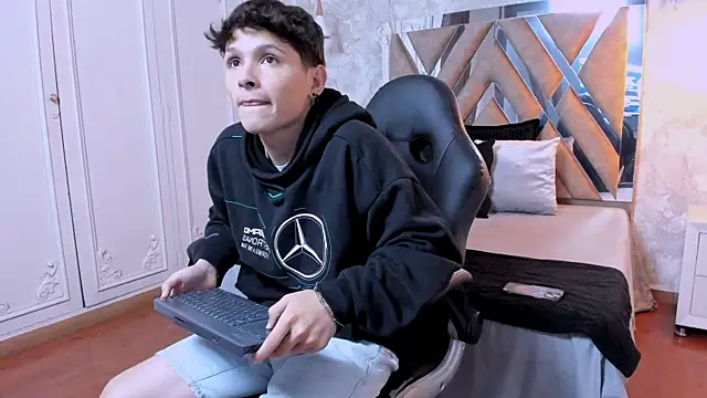 kraven lust online show from October 18, 2025, 2:58 am