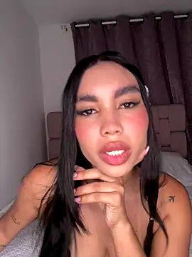 karolaalcendra online show from October 24, 2025, 4:31 am