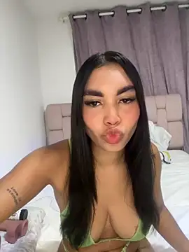 karolaalcendra online show from October 28, 2025, 5:11 am