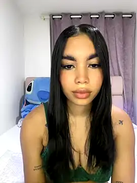 karolaalcendra online show from November 26, 2025, 3:07 am