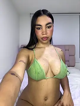 karolaalcendra online show from April 12, 2026, 3:22 am