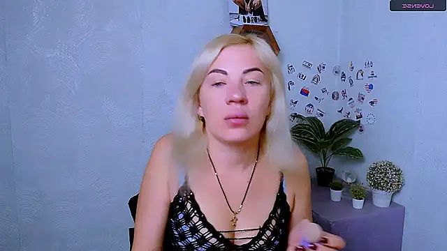 EmmaCat  online show from October 16, 2025, 4:13 am