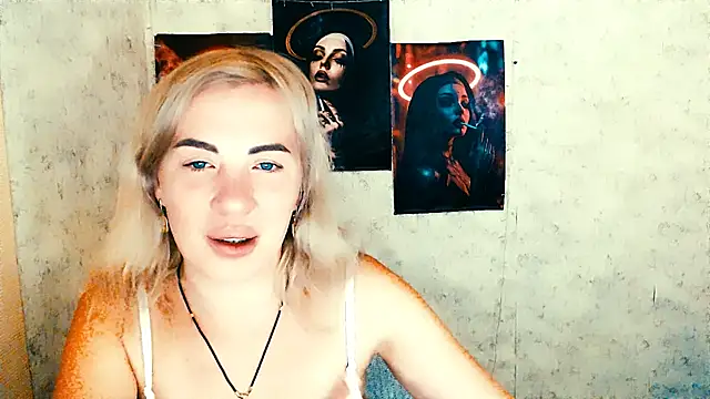 EmmaCat  online show from November 10, 2025, 6:18 pm