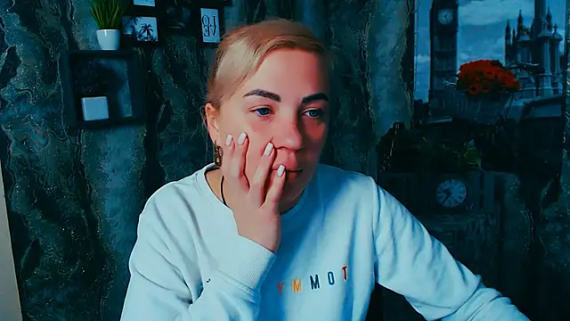 EmmaCat  online show from November 29, 2025, 5:32 am