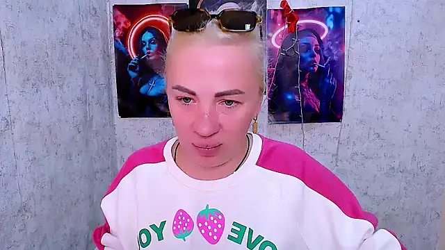 EmmaCat  online show from March 15, 2026, 5:24 am