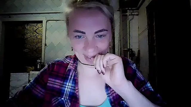 EmmaCat  online show from April 15, 2026, 5:14 am