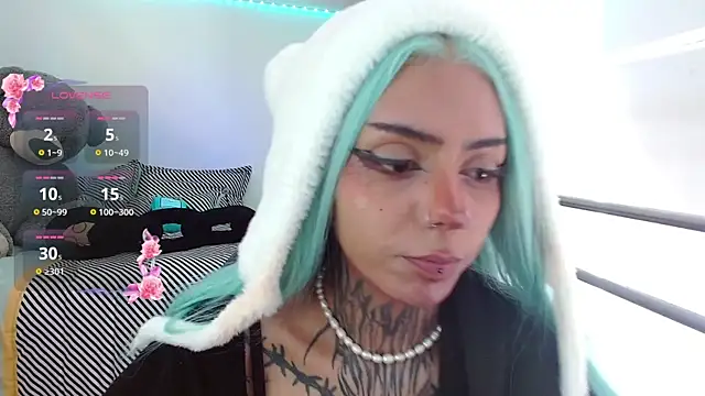 KoraRousee online show from November 18, 2025, 2:43 pm