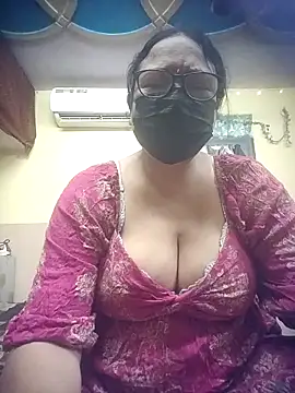 Snapshot of thehotlady chatting on June 6, 2026, 6:34 pm thehotlady online show from June 6, 2026, 6:34 pm
