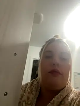 curvymilf2000 online show from October 5, 2025, 7:34 pm
