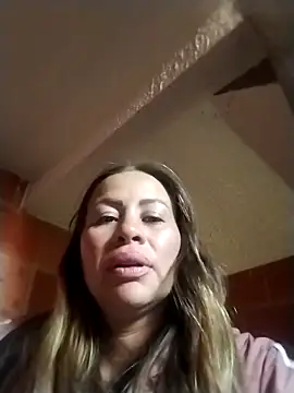 LaraCaliente online show from October 4, 2025, 9:35 pm