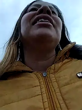 LaraCaliente online show from October 17, 2025, 9:28 pm