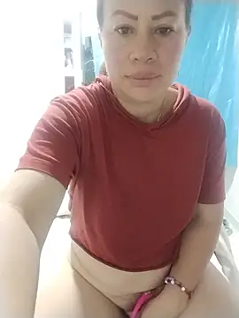 LaraCaliente online show from June 2, 2026, 5:53 am