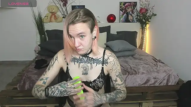 MonikaLowww online show from September 22, 2025, 10:06 am