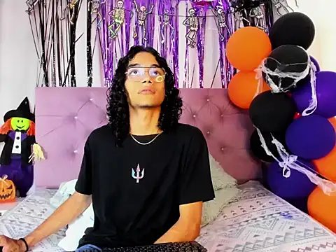 EthanBlackwoodd online show from November 2, 2025, 7:49 pm