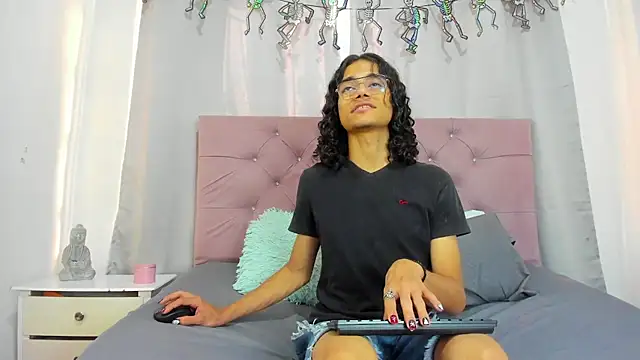 EthanBlackwoodd online show from December 4, 2025, 8:50 pm