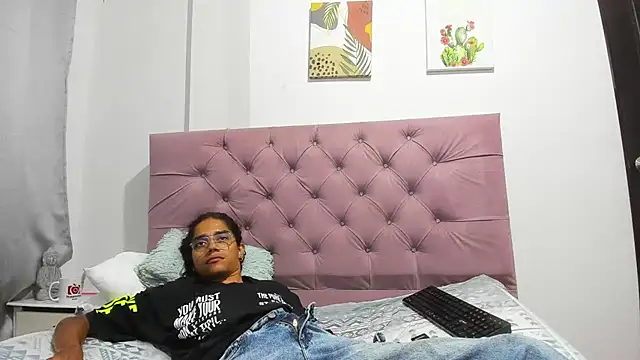 EthanBlackwoodd online show from April 22, 2026, 6:16 am