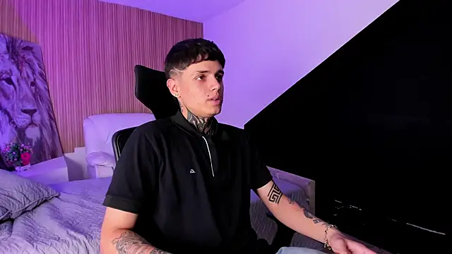 Declan-Fox online show from September 26, 2025, 3:43 am