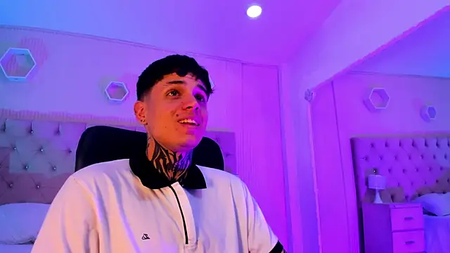 Declan-Fox online show from October 18, 2025, 4:48 am