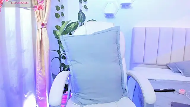 Snapshot of Allisson__ chatting on April 1, 2026, 2:25 pm Allisson online show from April 1, 2026, 2:25 pm