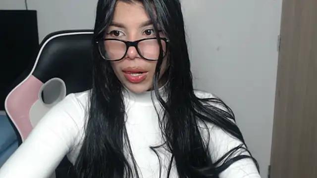 Snapshot of MayaScott11 chatting on April 22, 2026, 7:59 pm MayaScott11 online show from April 22, 2026, 7:59 pm