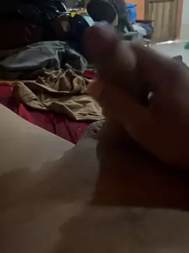 Snapshot of calienteD4vid2005 chatting on March 15, 2026, 3:29 pm calienteD4vid2005 online show from March 15, 2026, 3:29 pm