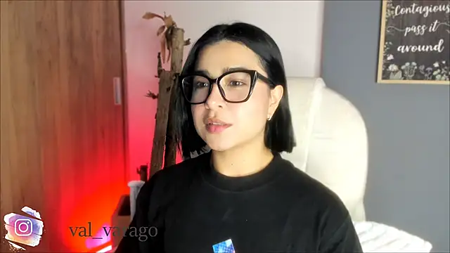 Snapshot of val_varago chatting on June 8, 2026, 11:05 pm val varago online show from June 8, 2026, 11:05 pm