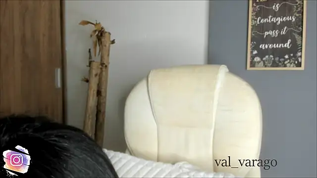 Snapshot of val_varago chatting on June 10, 2026, 12:22 am val varago online show from June 10, 2026, 12:22 am