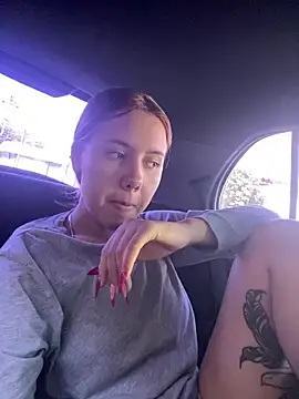 coupleyys online show from December 19, 2025, 1:29 pm