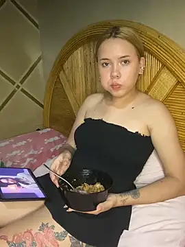 coupleyys online show from May 19, 2026, 7:53 pm