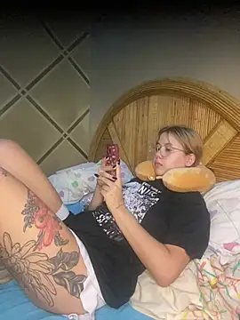 Snapshot of coupleyys chatting on August 7, 2026, 9:06 pm coupleyys online show from August 7, 2026, 9:06 pm