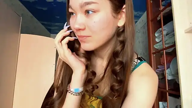 Cuteviola online show from April 17, 2026, 12:46 am