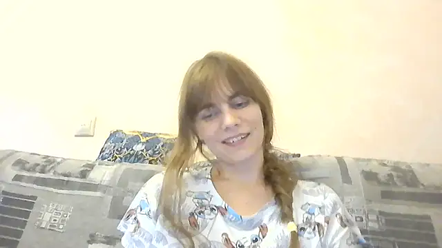 Snapshot of Loriven chatting on June 18, 2026, 6:23 pm Loriven online show from June 18, 2026, 6:23 pm